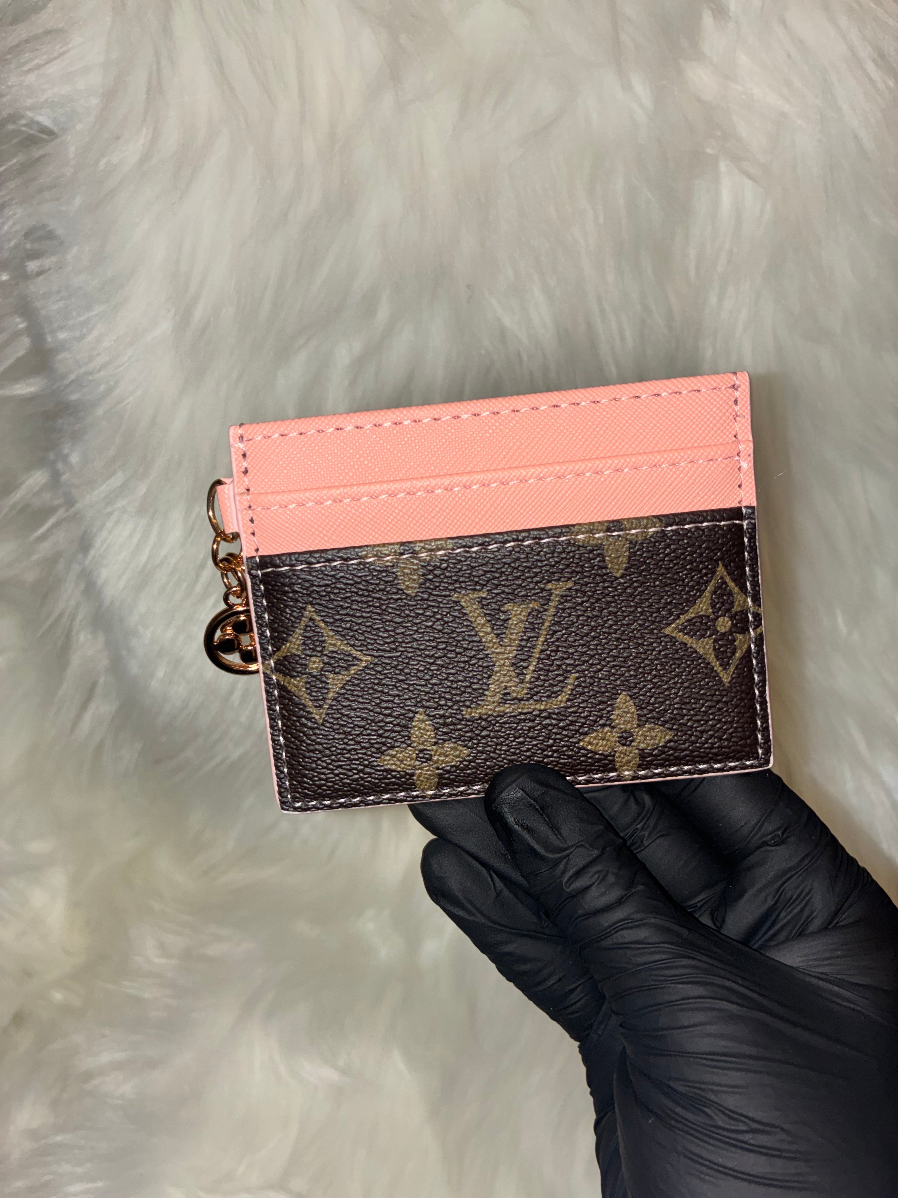 LV CARDHOLDER