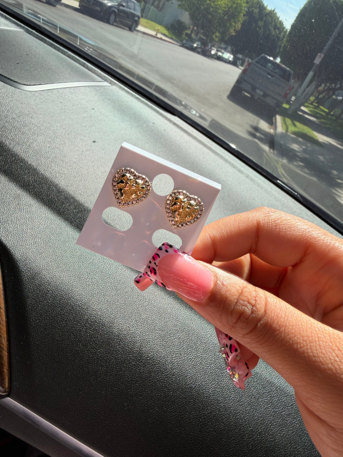NUGGET HEART STUDS