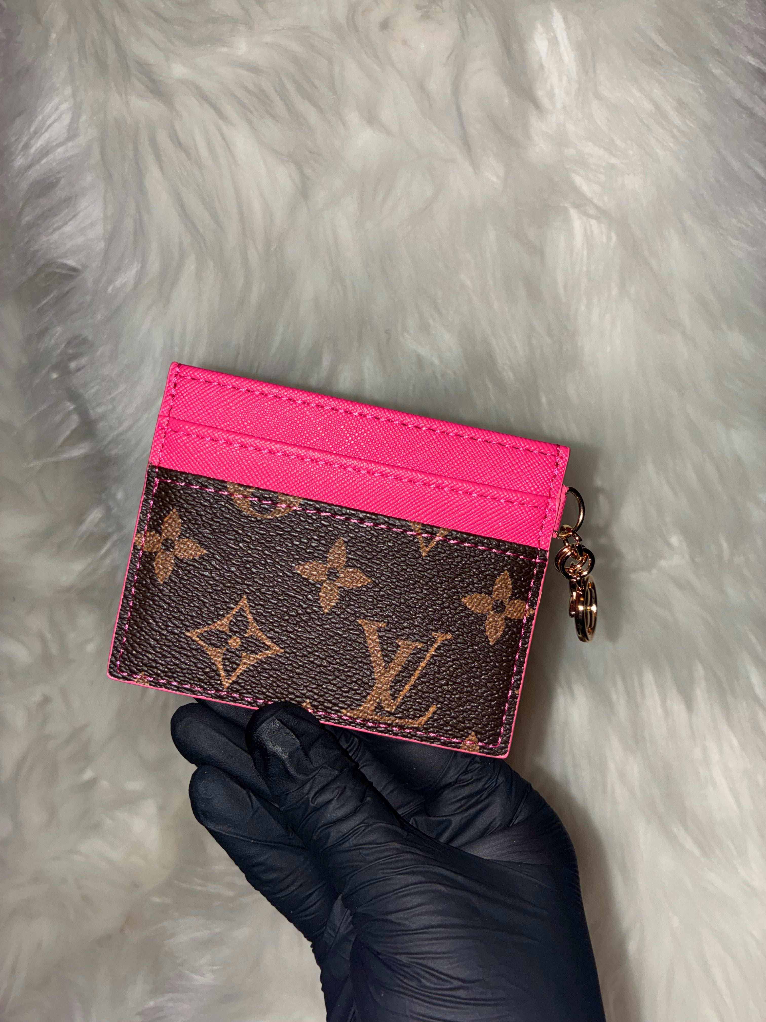 LV CARDHOLDER