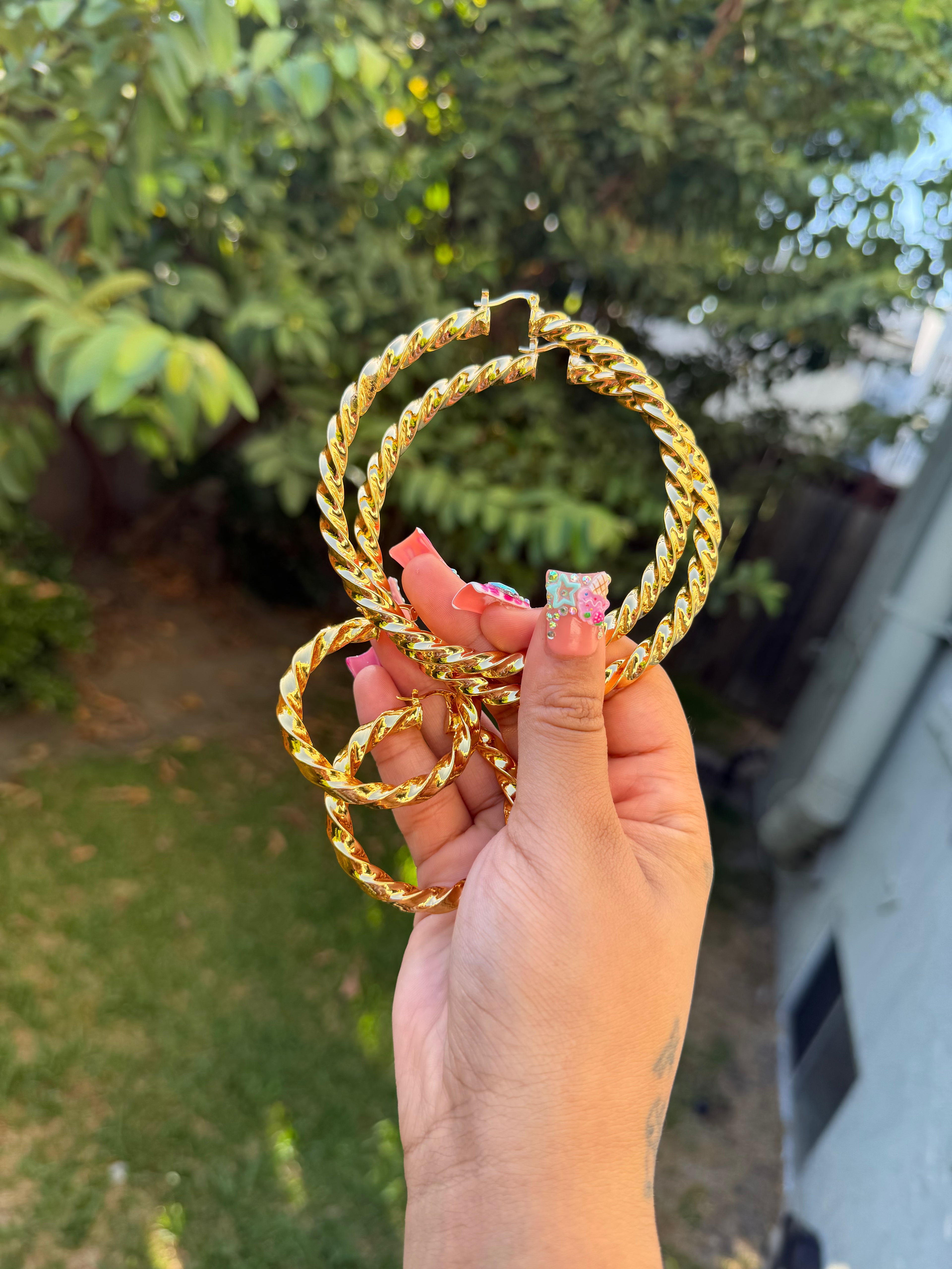 TWIST HOOPS